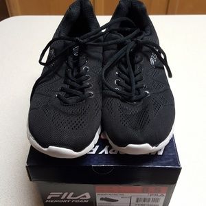 black fila memory foam shoes